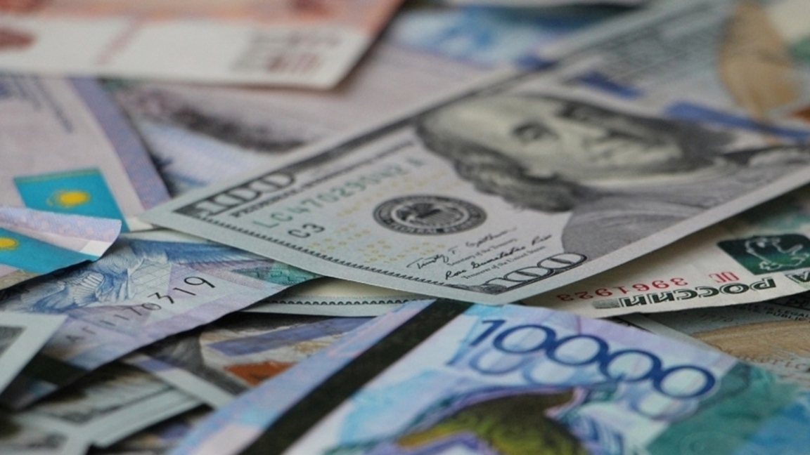 15 naýryzda dollar men teńge qanshadan saýdalanyp jatyr?