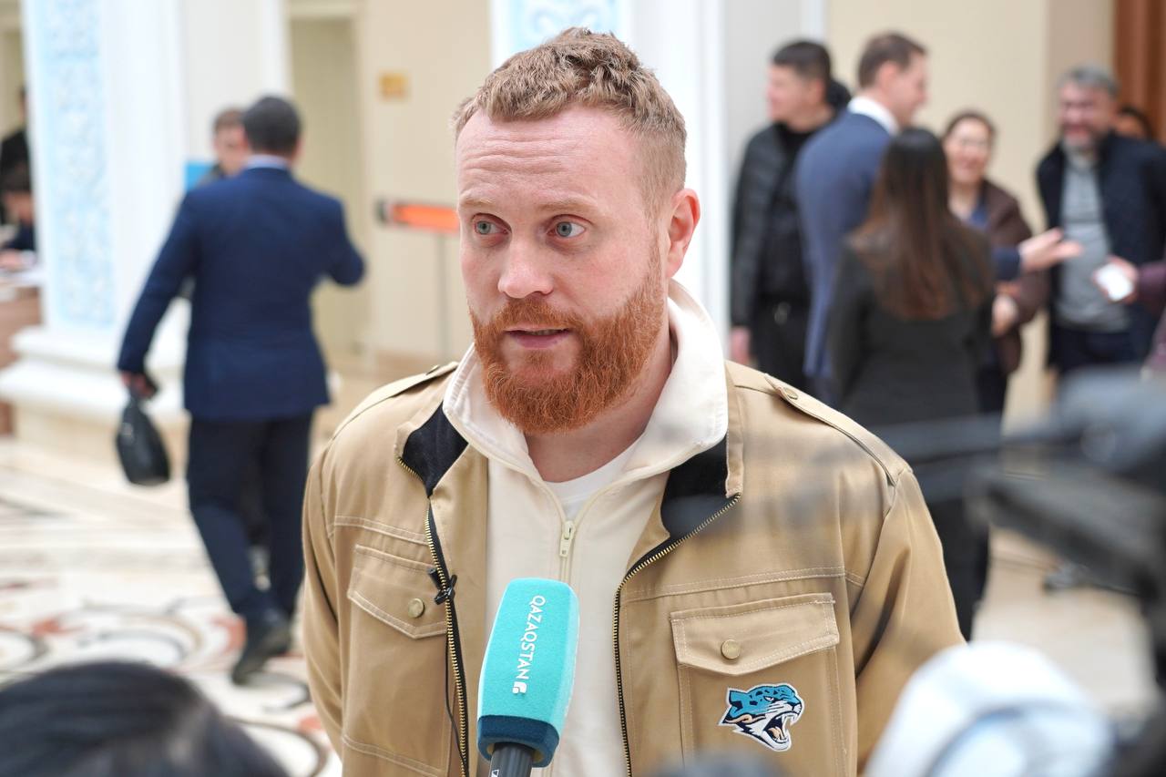 Tanymal qazaqstandyq stendap-komık Evgenıı Chebatkov daýys berdi