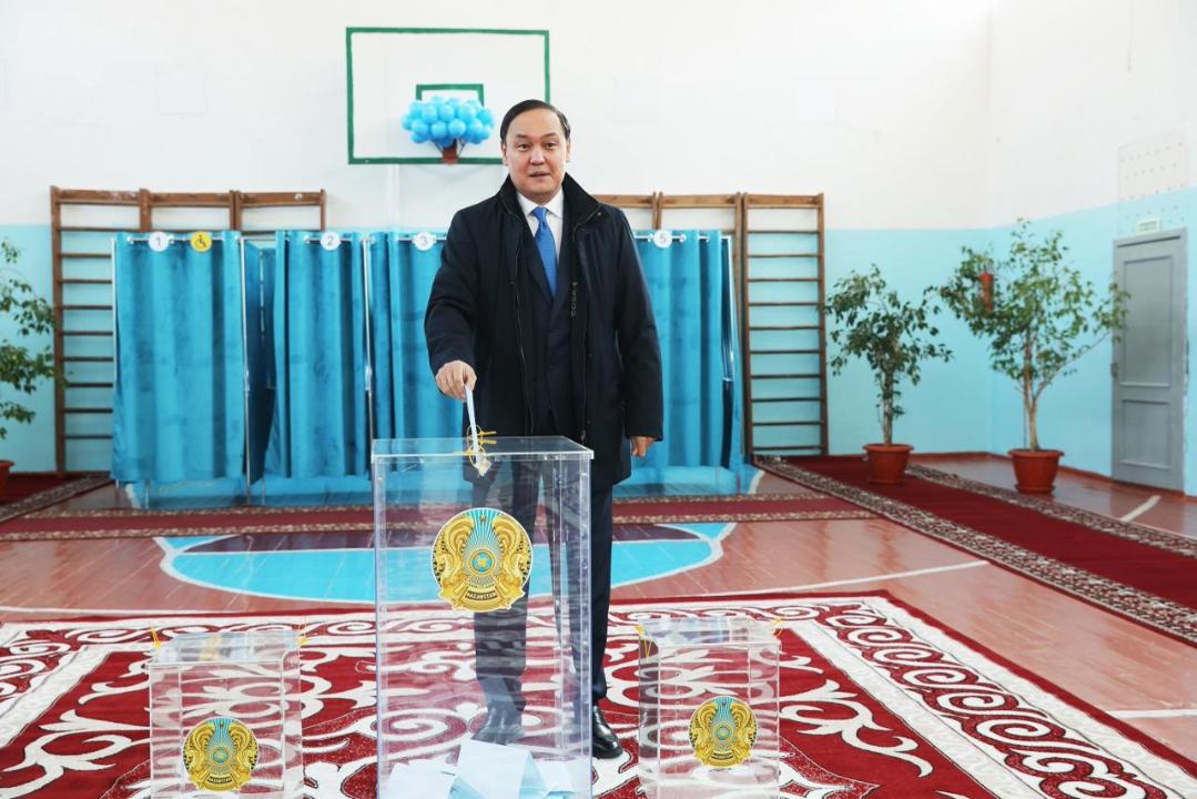 Jambyl oblysynyń ákimi Erbol Qarashókeev óz tańdaýyn jasady