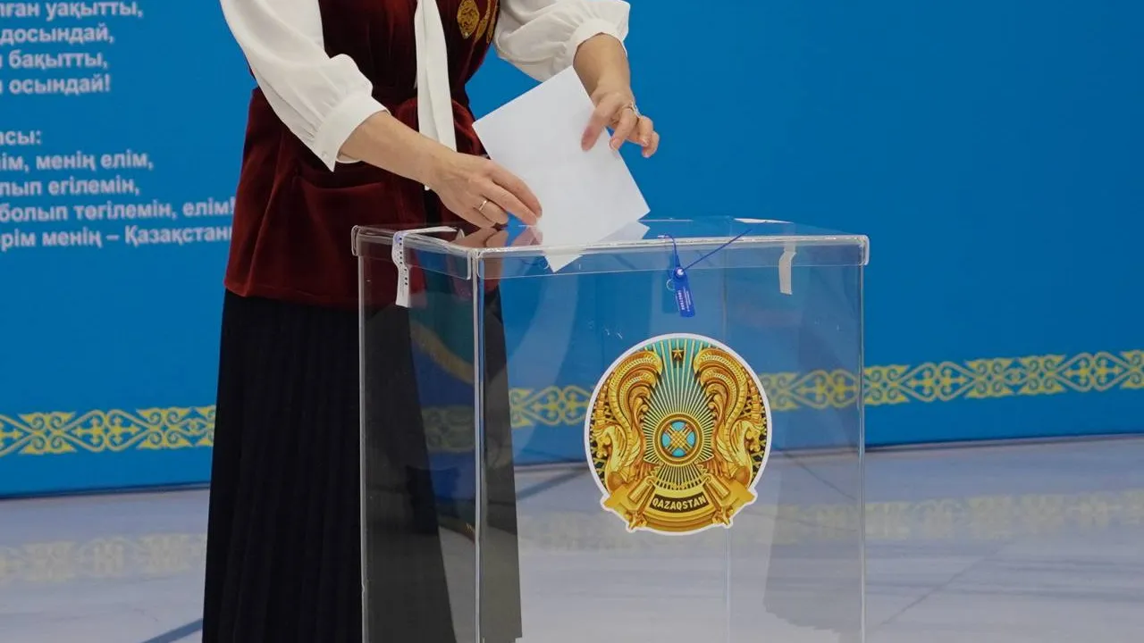 Qazaqstanda referendýmǵa arnalǵan saılaý ýchaskeleri jabyldy