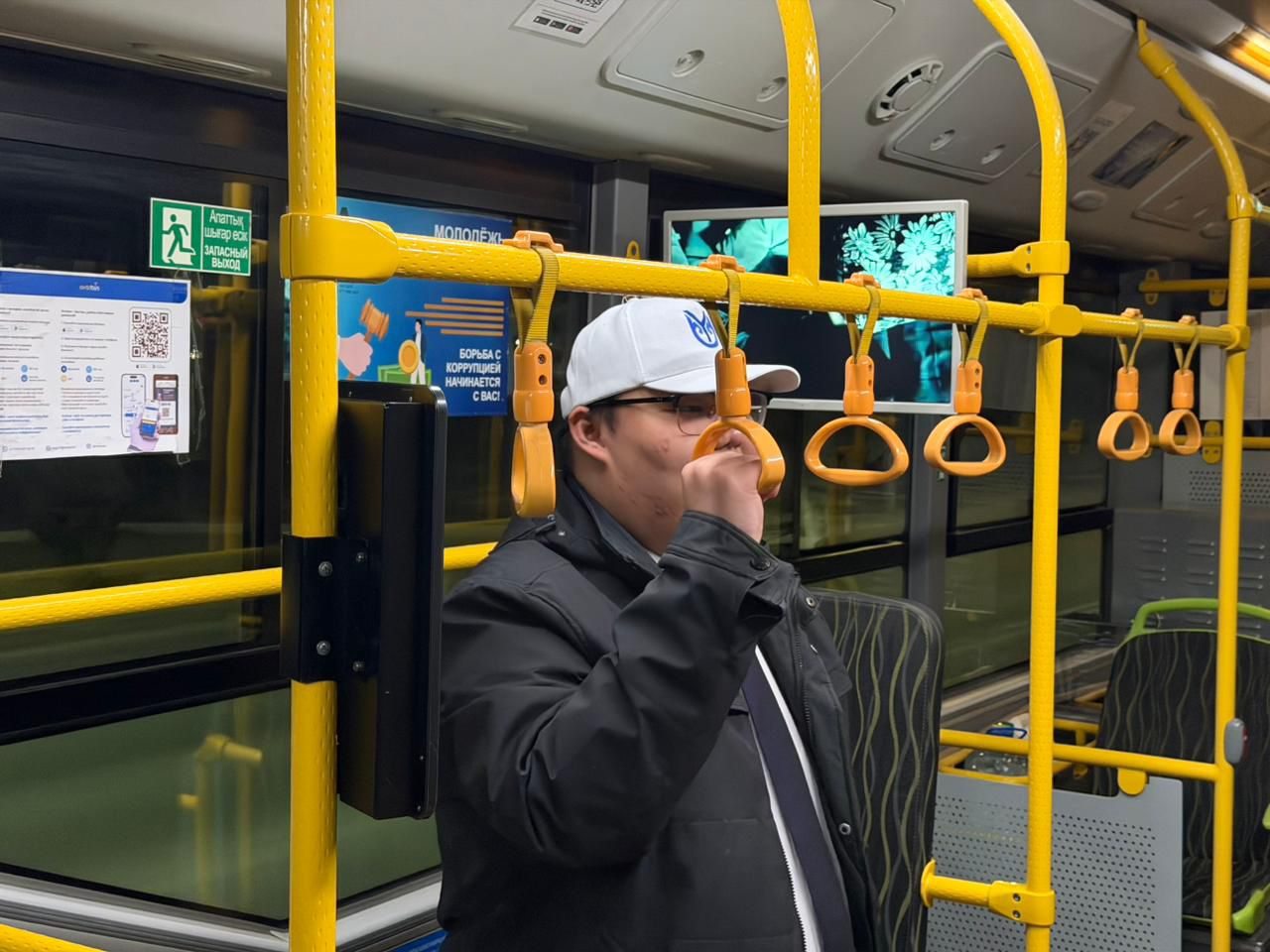 Búgin Mańǵystaý oblysynda avtobýstar jolaýshylardy tegin tasymaldaıdy