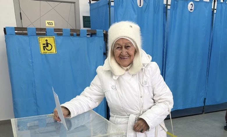 Atyraýda «Qyz Jibek» fılmindegi «Gákkýdi» oryndaǵan ánshi daýys berdi