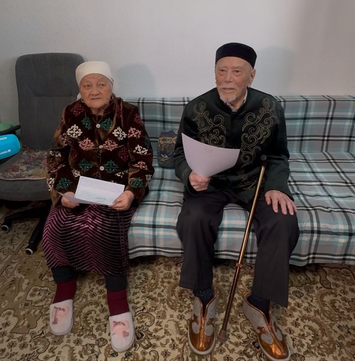 Qostanaıda 100 jastaǵy qart maıdanger daýys berdi 