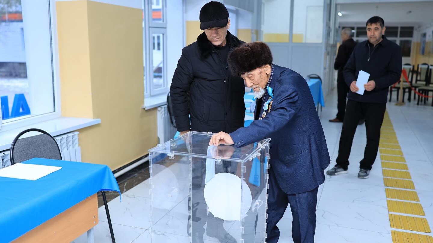 Saıram aýdanynda júz jasaǵan qart maıdanger daýys berdi