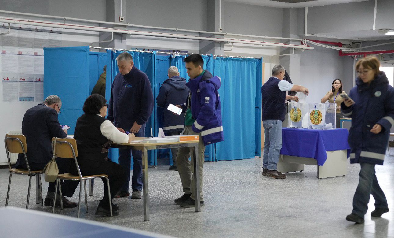 Atyraýdaǵy «Teńiz» ken ornynda 10 myńnan astam adam daýys berip jatyr