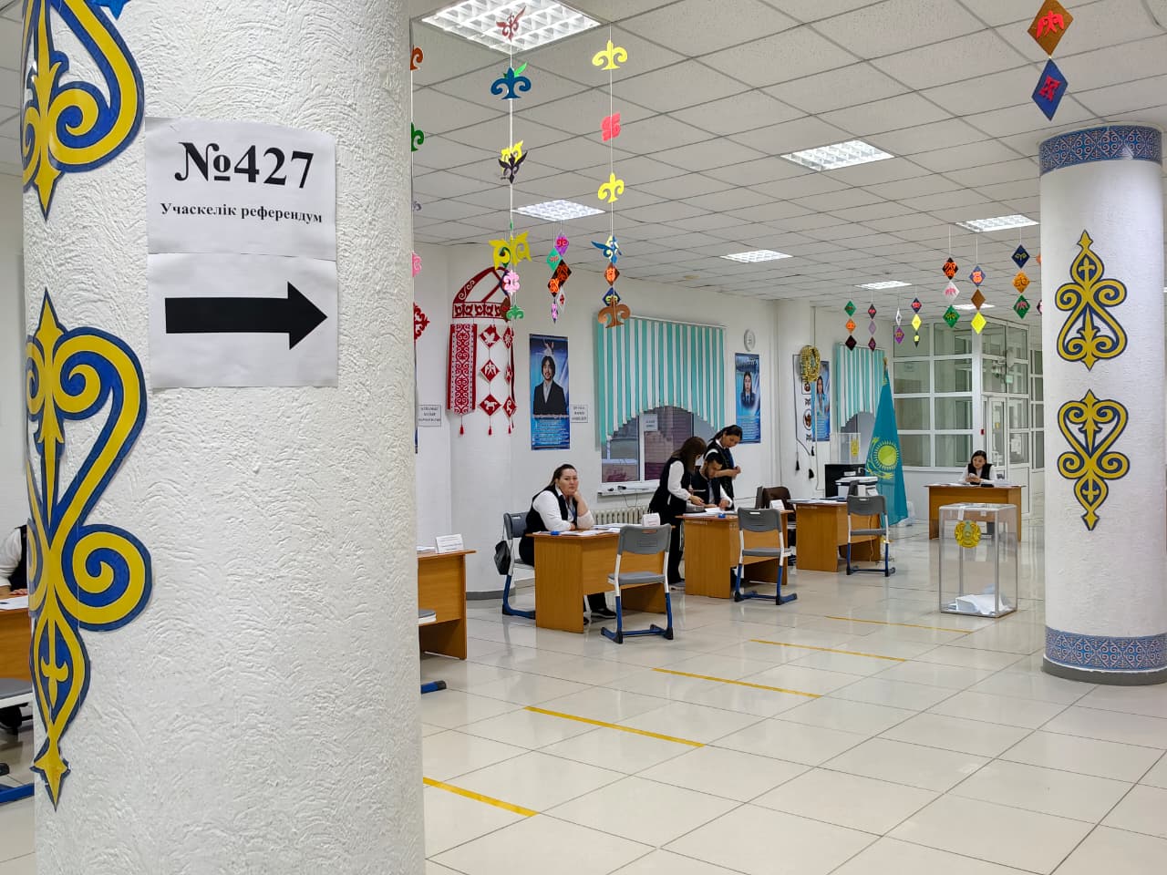 Týǵan kúninde daýys berip, syılyq aldy