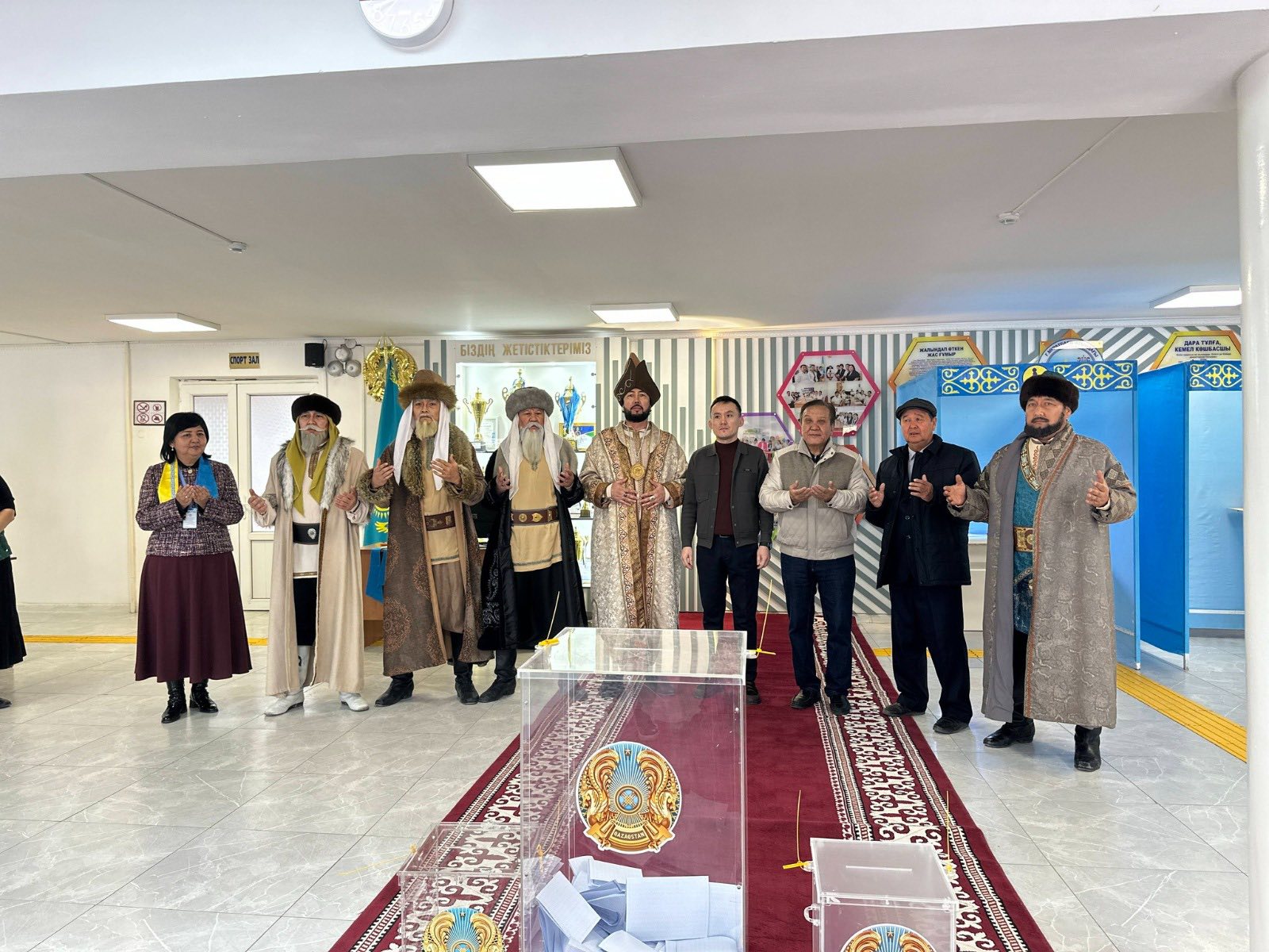 Handar men bılerdiń tańdaýy: Jetisaıdaǵy referendýmnyń erekshe qonaqtary