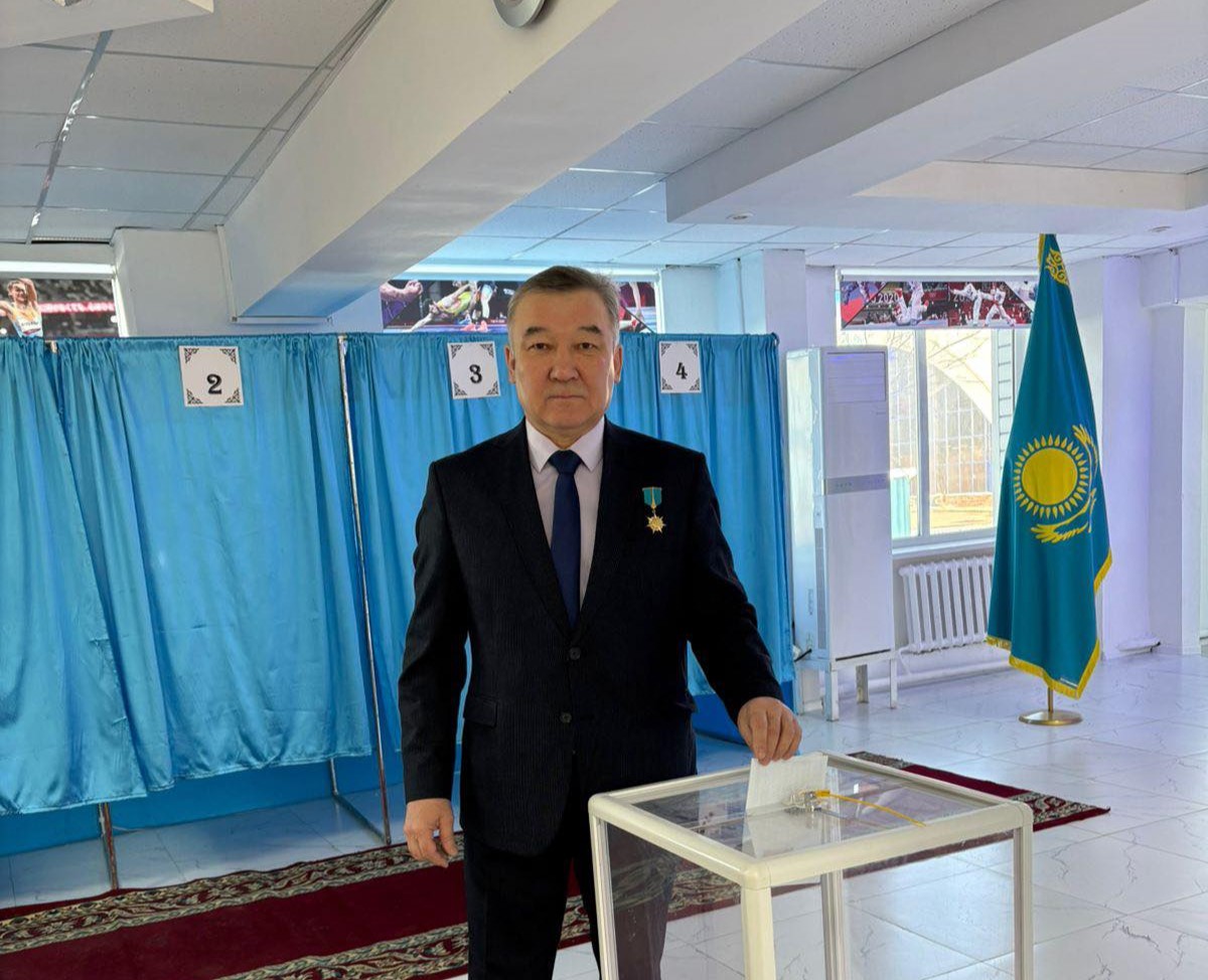 Qazaqstannyń Eńbek Eri Tursynbek Maqyshev daýys berdi