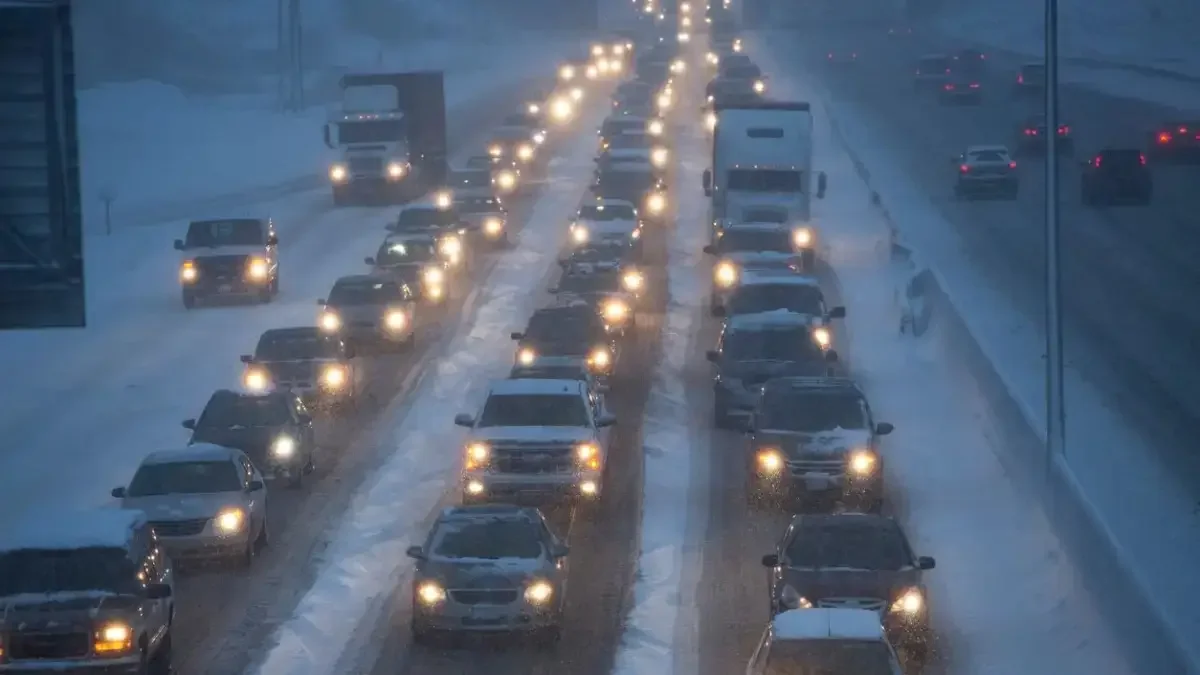 Qostanaı oblysynda aýa raıynyń qolaısyzdyǵyna baılanysty joldar jabyldy