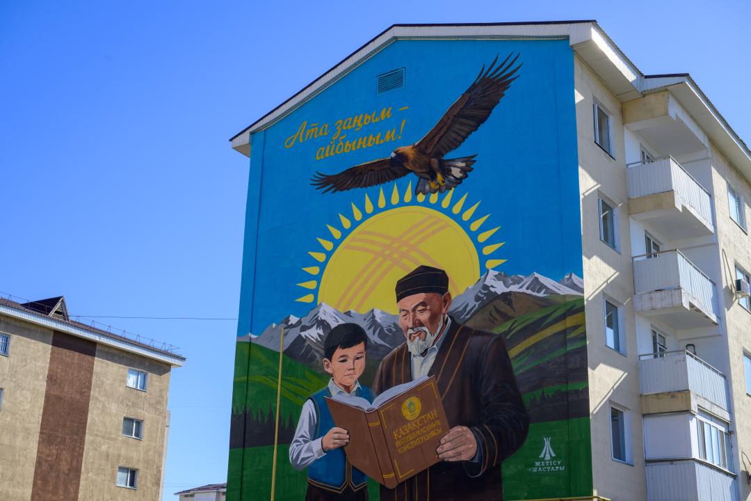 Jetisýda JI kómegimen jańa Konstıtýsııaǵa arnalǵan mural salyndy