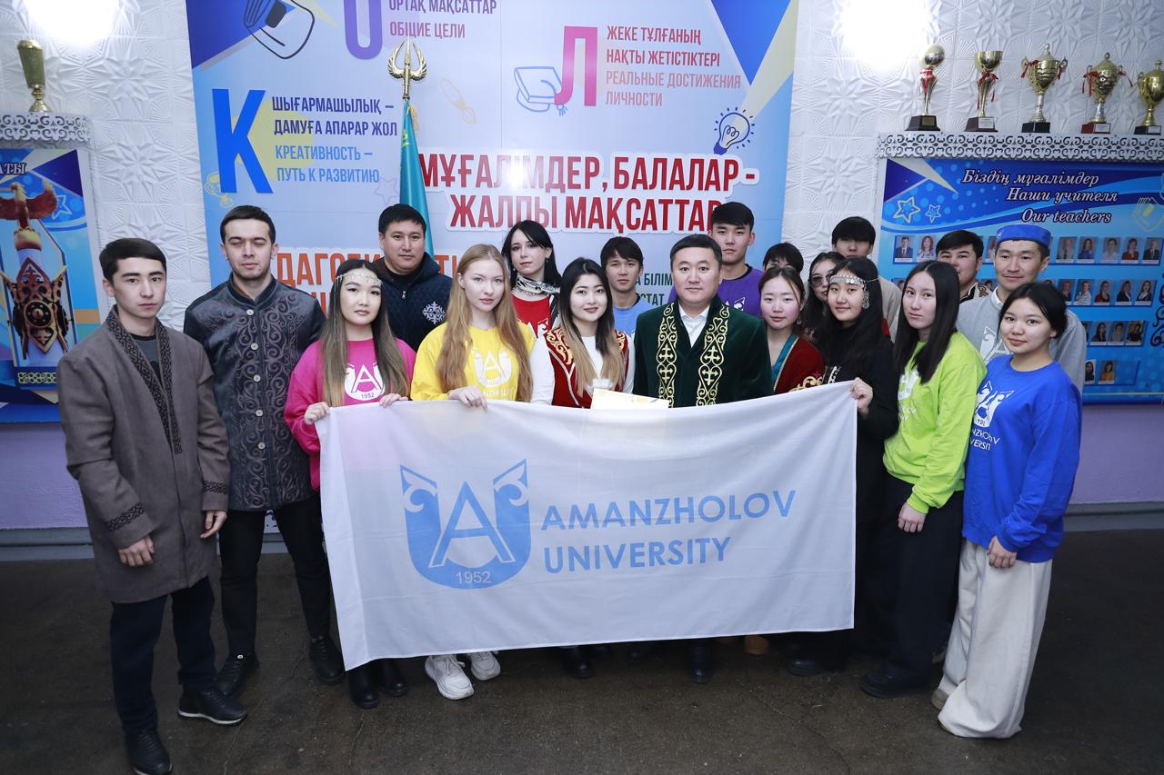 Ýnıversıtet ulttyq kıimdi ulyqtady