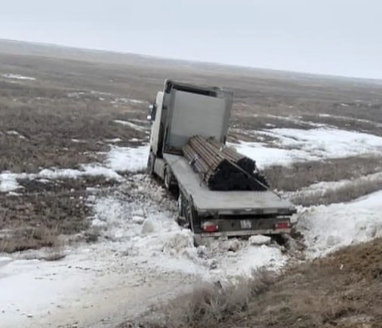 Aqtóbe oblysynda jol apatynan júrgizýshi men tórt jolaýshy qaza tapty