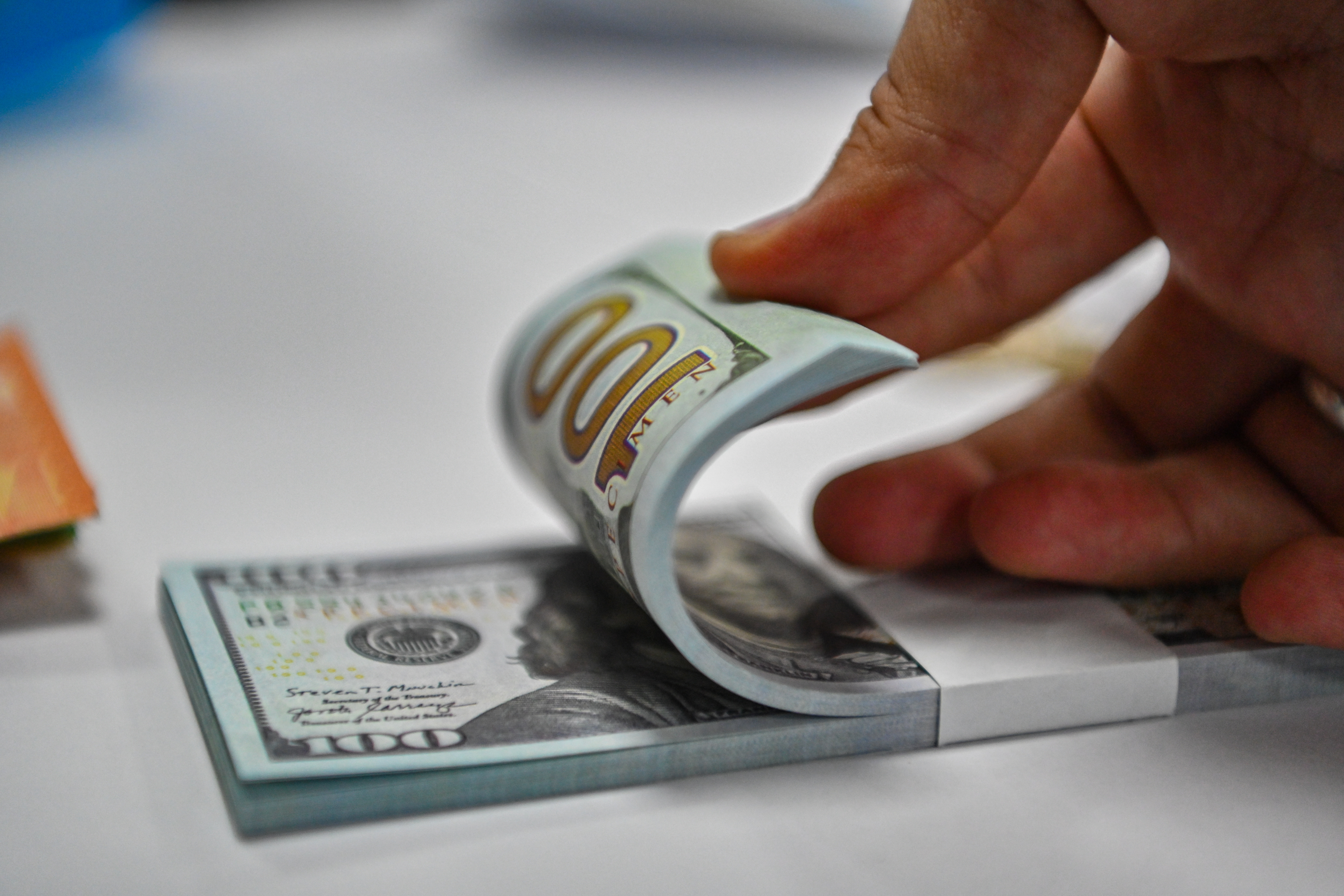 Búgingi teńge baǵamy qandaı?