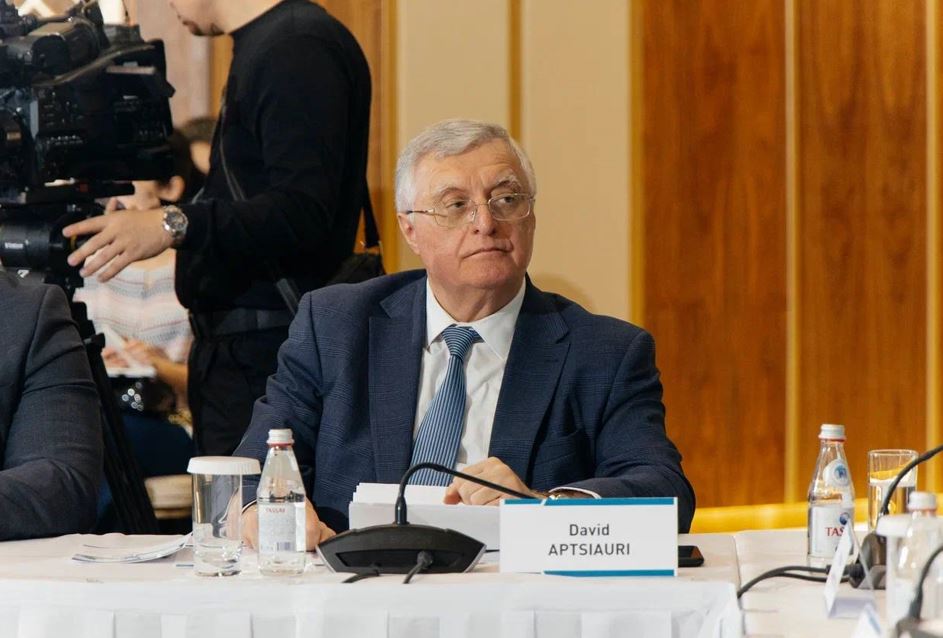 Grýzııa dıplomaty: Qazaqstanda ótken referendým halyqaralyq tájirıbege tolyq sáıkes keledi