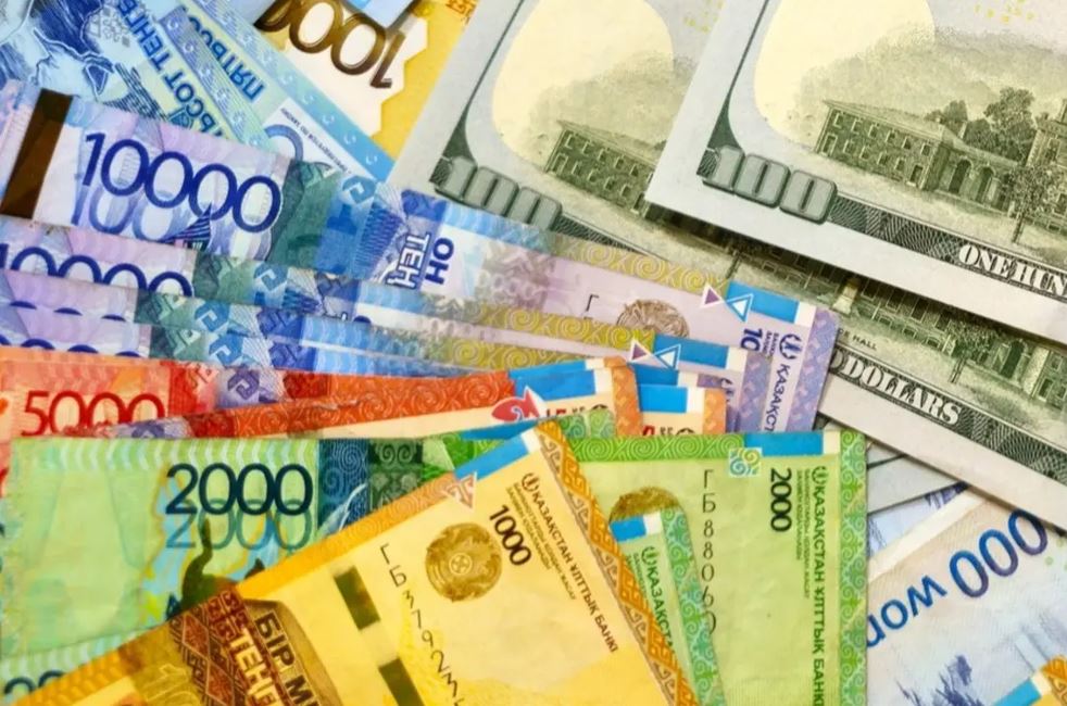 Dollar bir táýlikte 6,59 teńgege arzandady