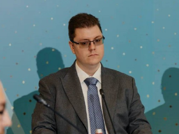 Amerıkalyq sarapshy: Qazaqstandaǵy Konstıtýsııalyq komıssııa reformanyń ınklıýzıvtiligin qamtamasyz etti