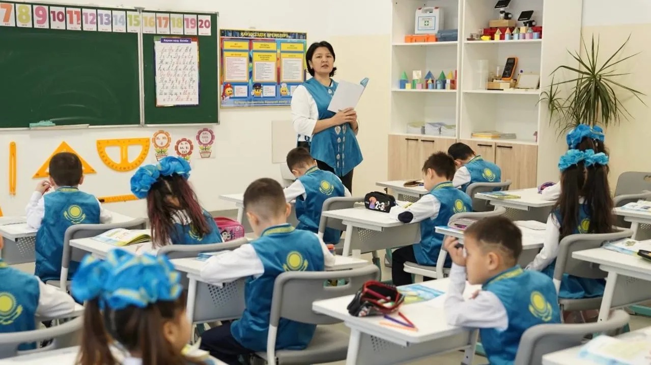 Mınıstrlik mektep baǵdalamasyn qalaı ózgertpek?