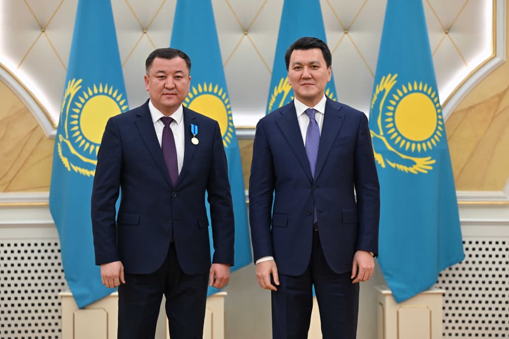«Egemen Qazaqstan» foto tilshisi Erlan Omarov «Eren eńbegi úshin» medalimen marapattaldy