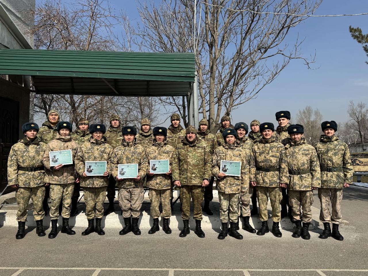 Shekara qyzmetiniń sarbazdary úılerine orala bastady