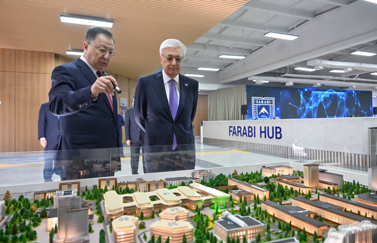 Memleket basshysy ál-Farabı atyndaǵy Qazaq ulttyq ýnıversıtetine bardy