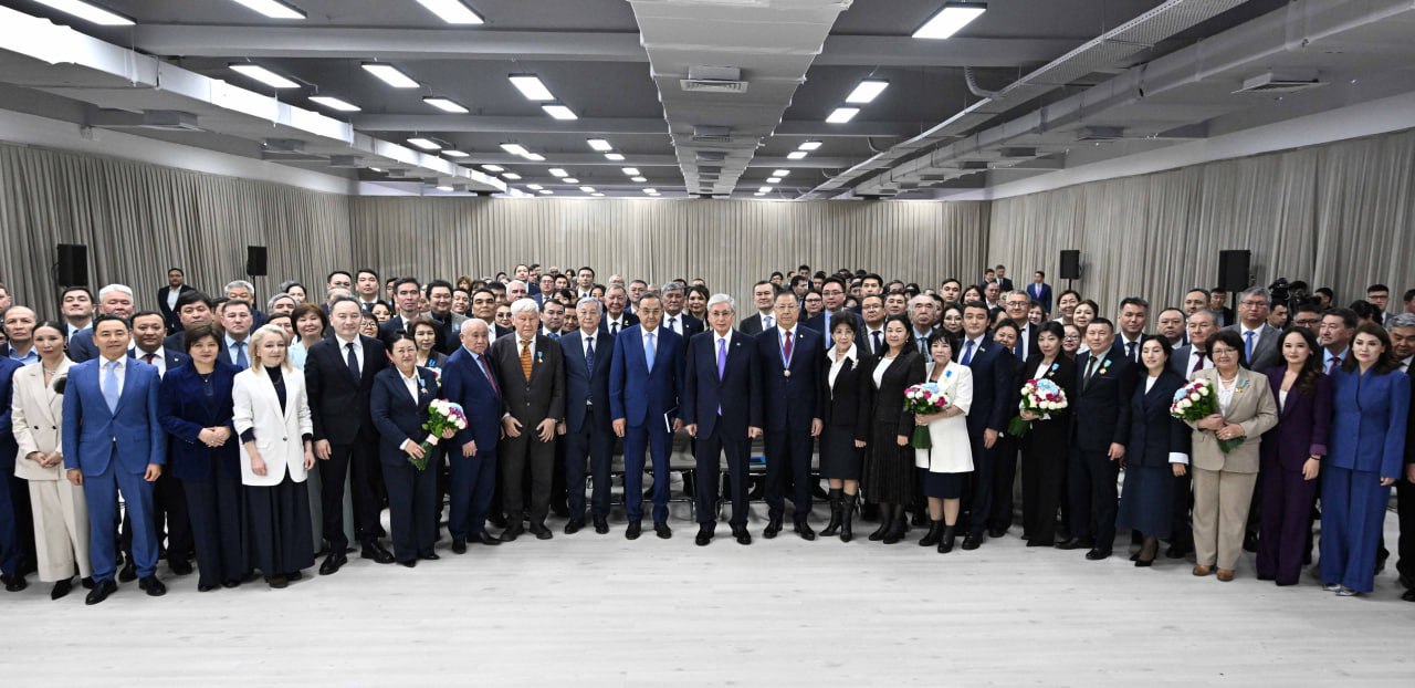 Prezıdent: Qazaqstannyń erteńi sizderdiń ǵylymı jańalyqtaryńyzǵa baılanysty