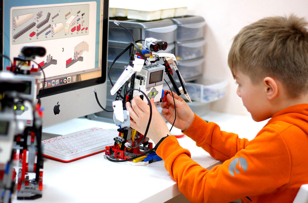 Robototehnıka – bilim berýdiń ózekti baǵyty: Mańǵystaý jastarynyń ınjenerlik izdenisi