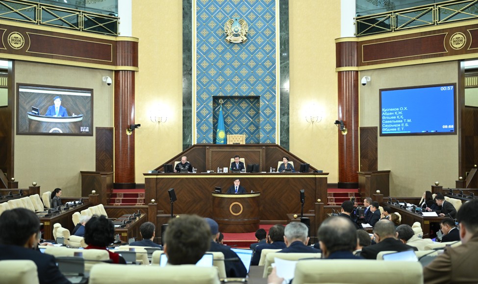 Memlekettik qyzmet týraly zań jobasy maquldandy