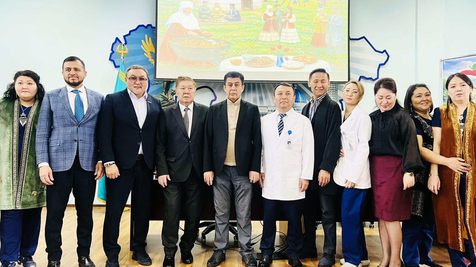 Almatyda aq halatty abzal jandarǵa qurmet kórsetildi