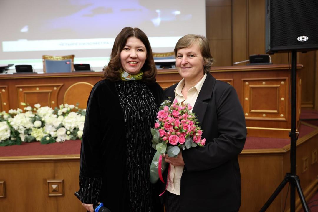 Aqtútek boran kezinde adamdardy qutqarǵan muǵalim tósbelgimen marapattaldy