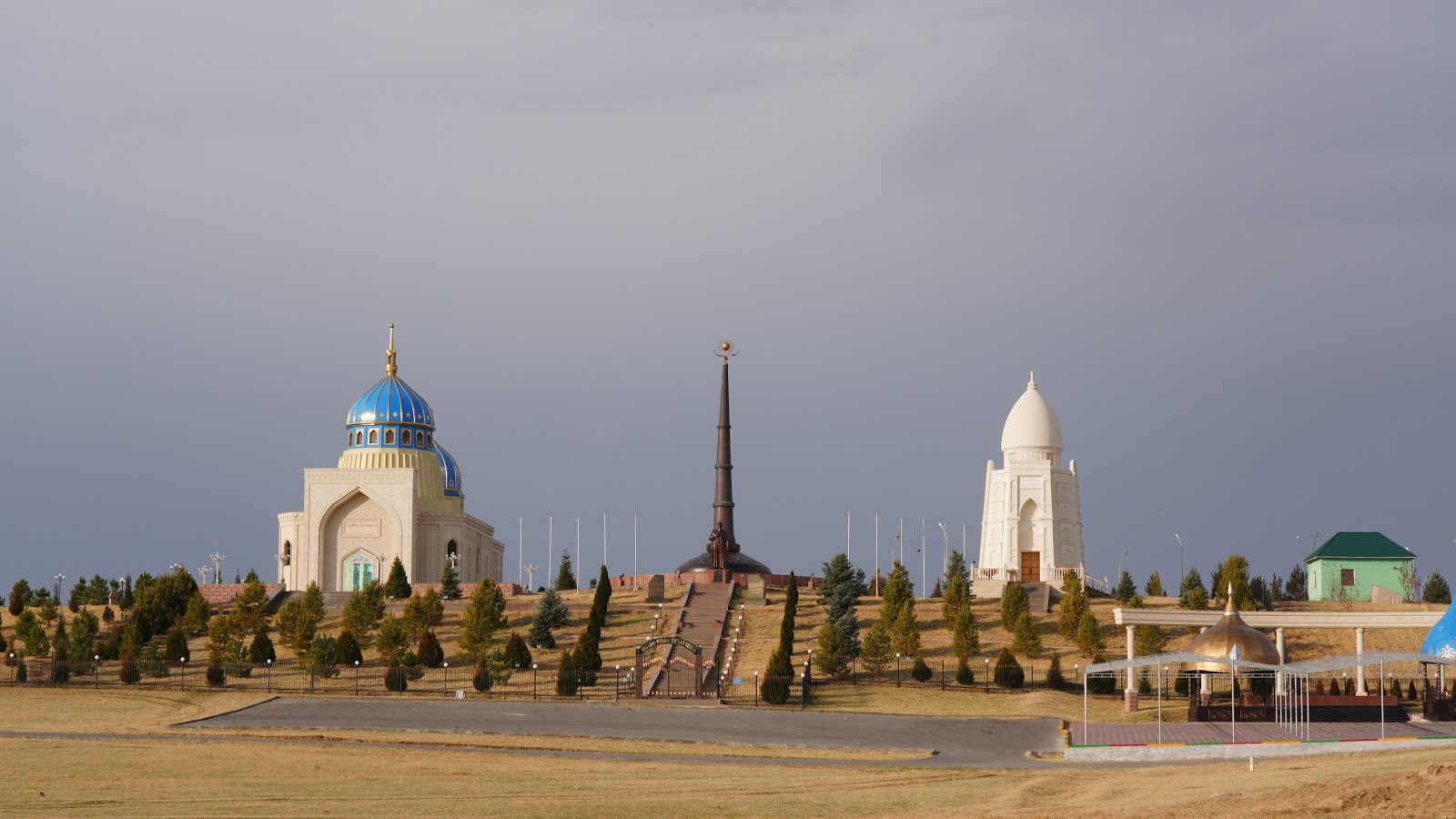 Prezıdent Túrkistan oblysynyń damý qarqynyn joǵary baǵalady