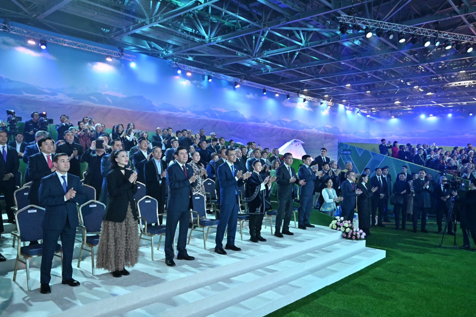 Senat Tóraǵasy «Etnoaýyl» merekelik kórmesin tamashalady