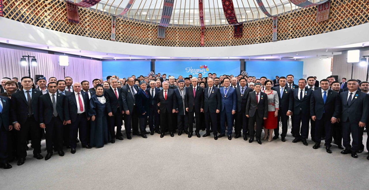 Prezıdent Túrkistan oblysynda birqatar azamatqa memlekettik nagradalar tabys etti