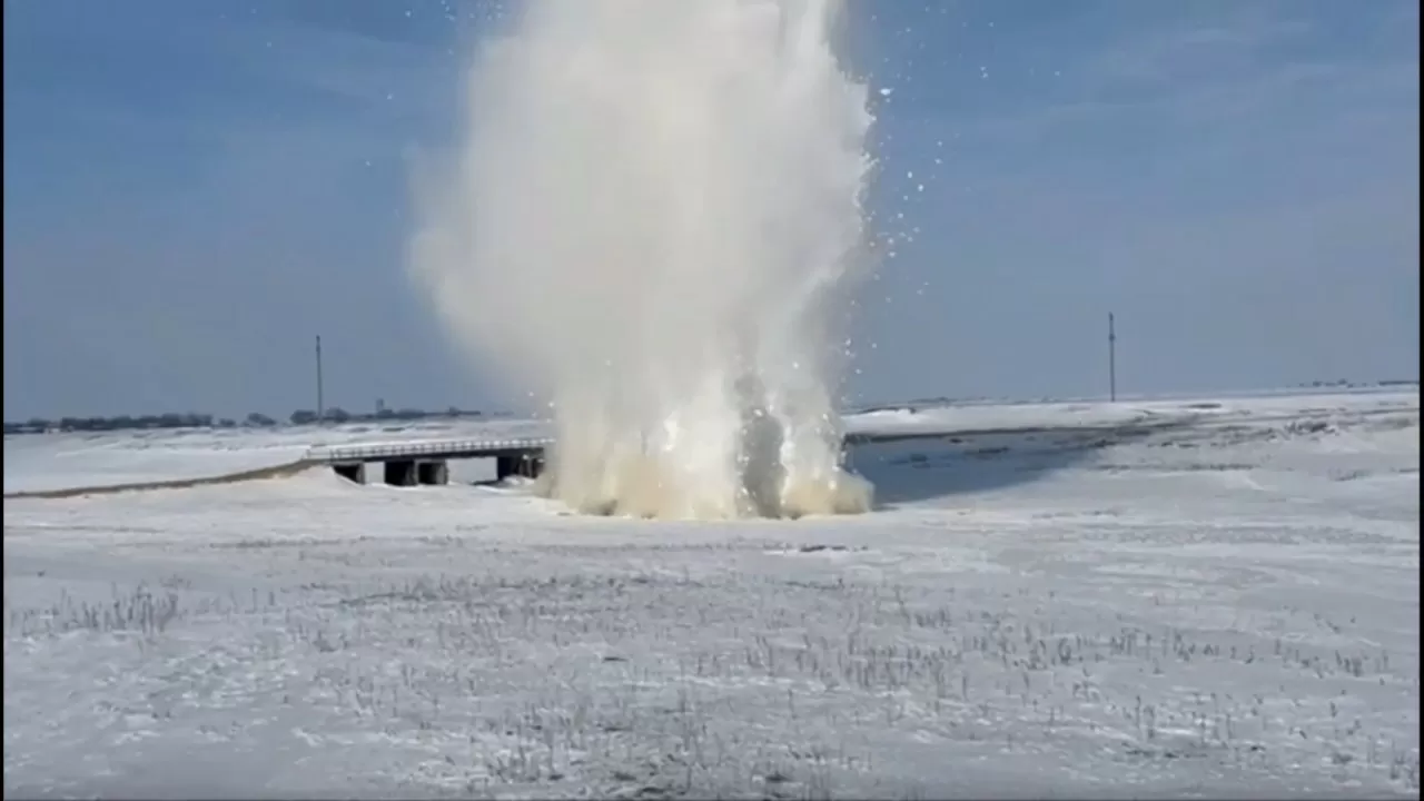 Qutqarýshylar kóktemgi muzdyń qaýpi jaıly eskertý jasady
