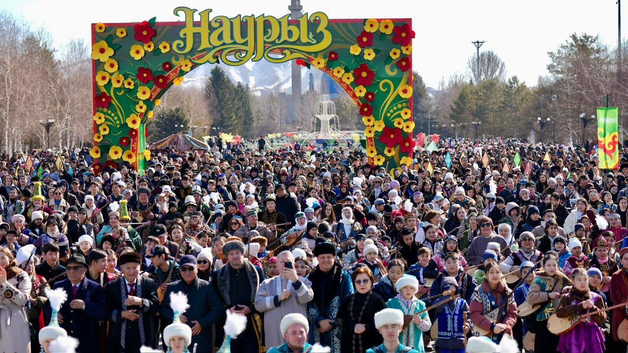 Shyǵys Qazaqstan oblysynda bir mezette 5 myńnan astam dombyrashy «Aqbulaq» ánin oryndady