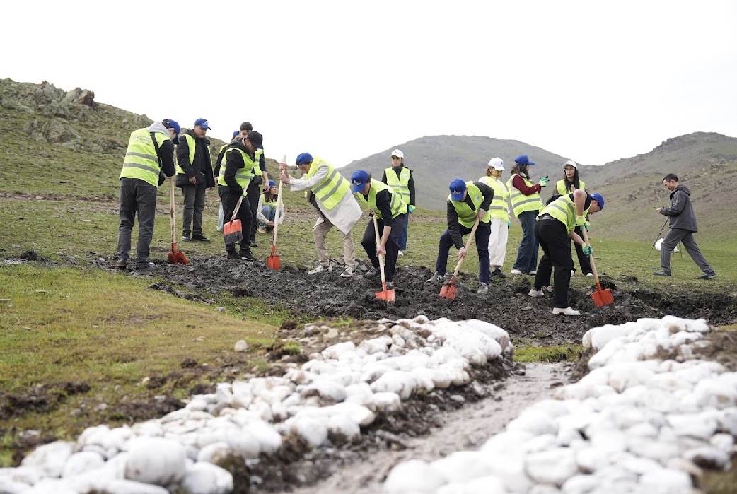 Eriktiler «Móldir bulaq» ekologııalyq aksııasyn qoldaýǵa shaqyrdy