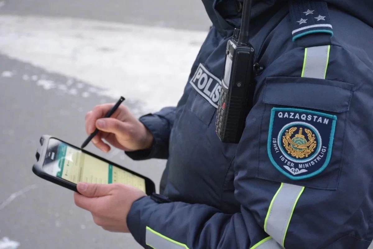 Almaty kóshelerinde túngi avtojarystar jıiledi: Polısııa baqylaýdy kúsheıtti