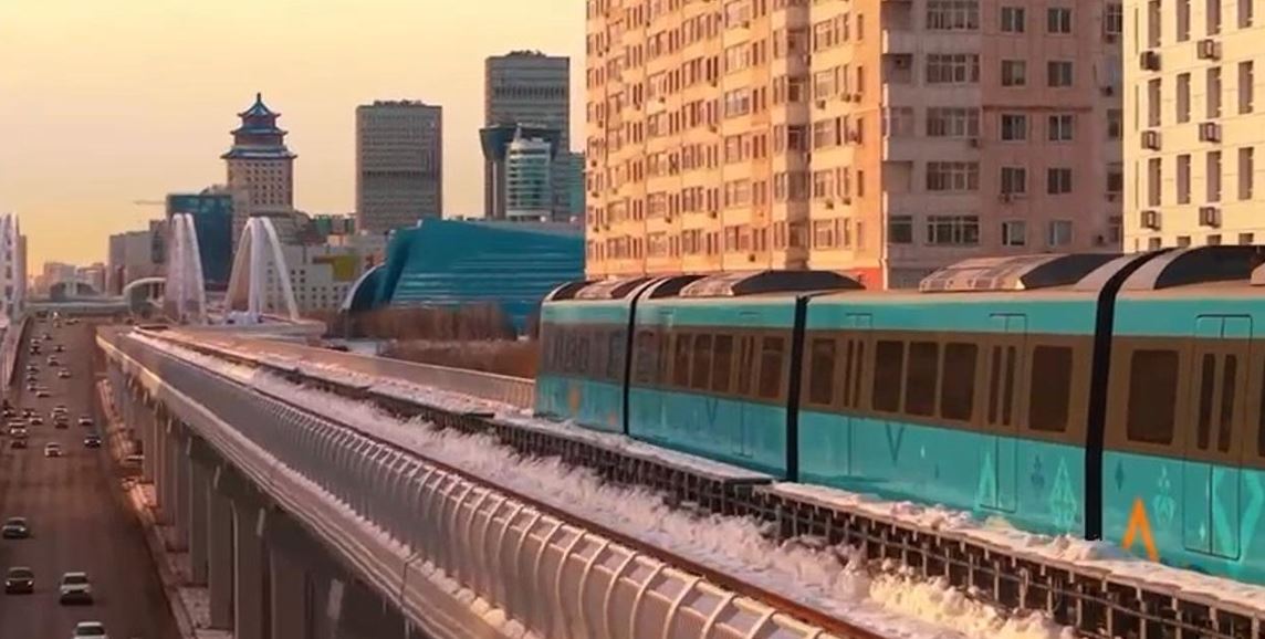 Astanada LRT poıyzdary synaqtan sátti ótti