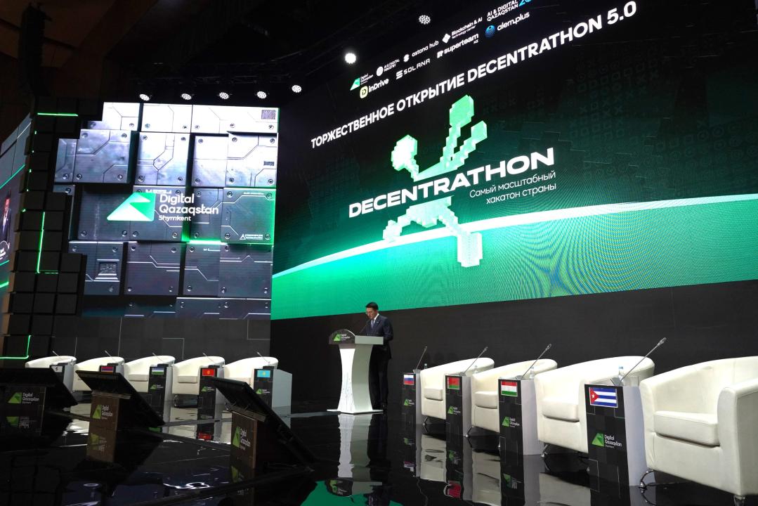 Shymkentte Qazaqstannyń sıfrlyq ekonomıkasynyń bolashaǵy talqylanyp jatyr