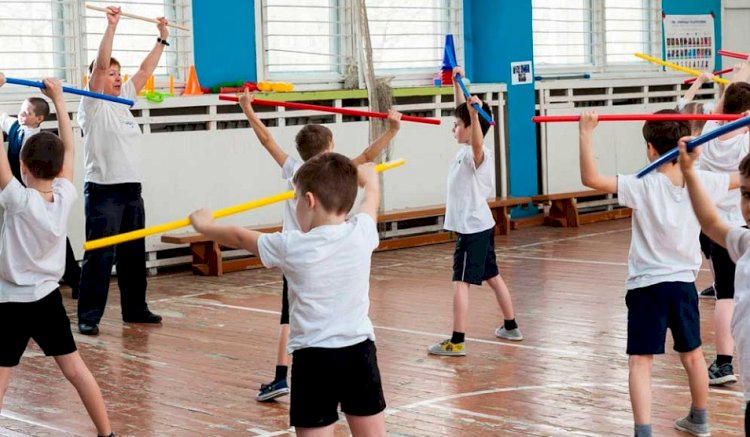 Qazaqstanda 72 myń bala dene shynyqtyrý sabaǵynan bosatylǵan