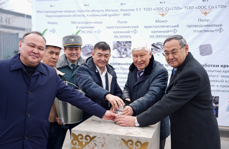 Almaty Kremnıı alqabyna aınala ma?