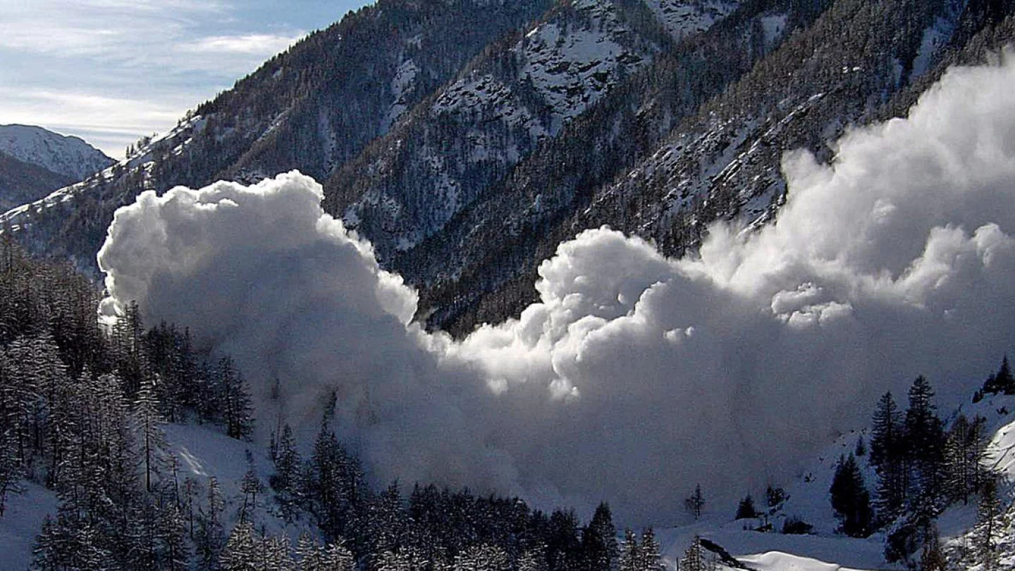 Qazaqstannyń alty óńirinde qar kóshkini qaýpi saqtalyp tur