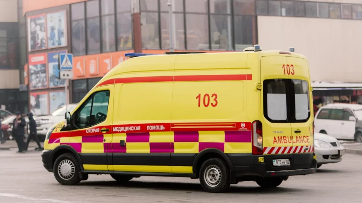 Almatyda jedel járdem qyzmetkerine shabýyl jasaǵan kúdikti ustaldy