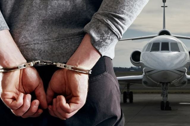 10 mlrd teńgeden astam shyǵyn: Qarjy pıramıdasyn basqarǵan kúdikti elge ekstradısııalandy