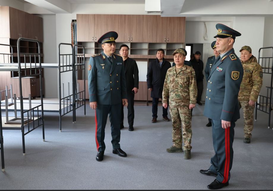 Almaty men Túrkistanda jańa áskerı nysandar salynyp jatyr