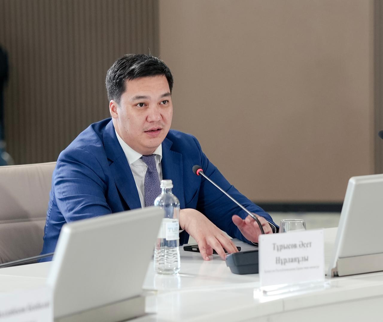 Bıznestegi bıýrokratııa azaıdy ma? Qarjy vıse-mınıstri jaýap berdi