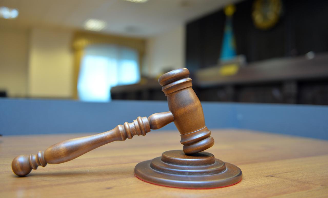 Astanada burynǵy áıelin jyldar boıy ańdyp, mazasyn alǵan er adam jaýapqa tartyldy