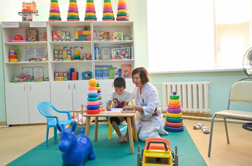 Logoped tappaǵan ata-ana, mamanǵa zárý mektep