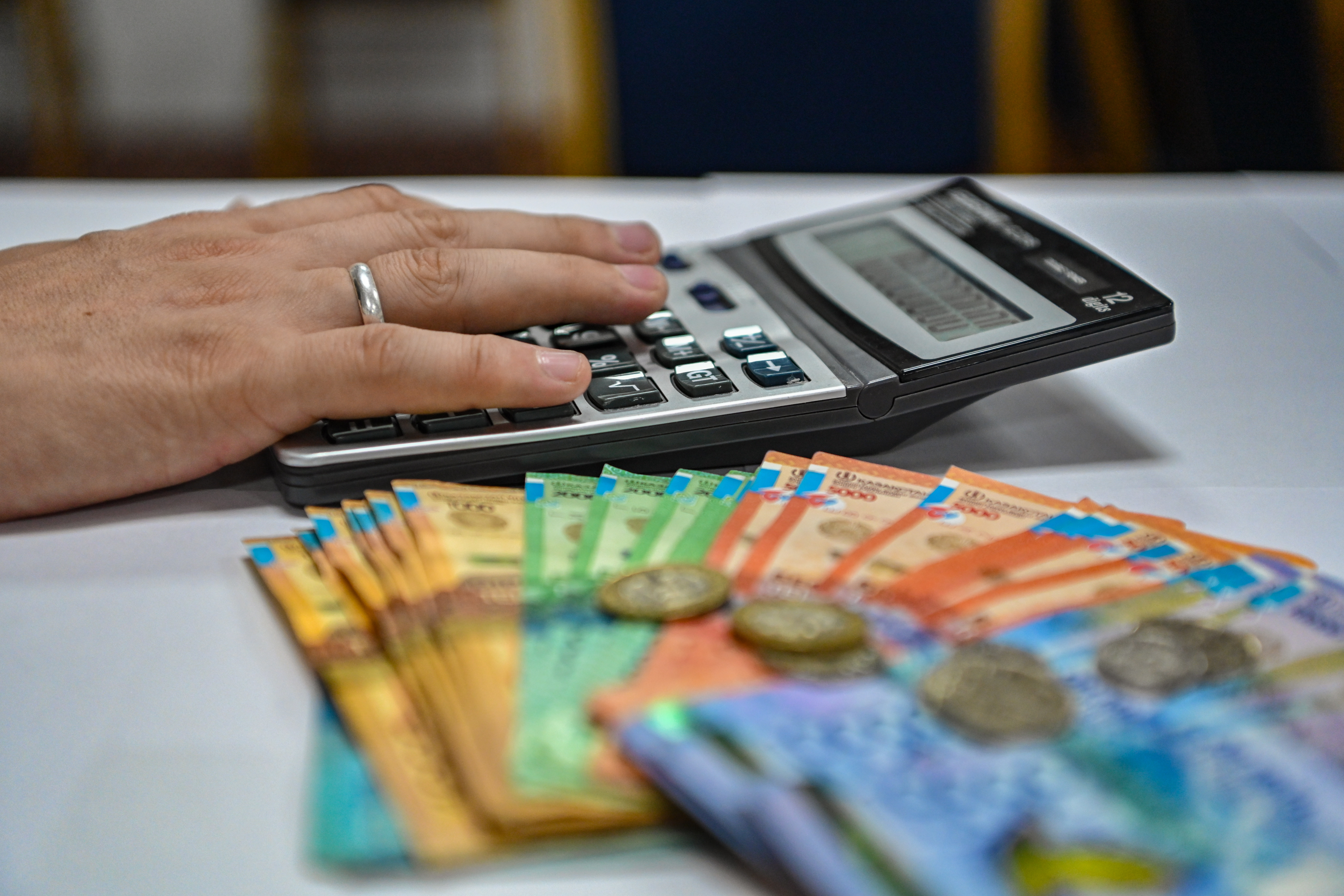 Aqtaýda býhgalter júkti áıelder arqyly 146 mln teńgeni jymqyrǵan