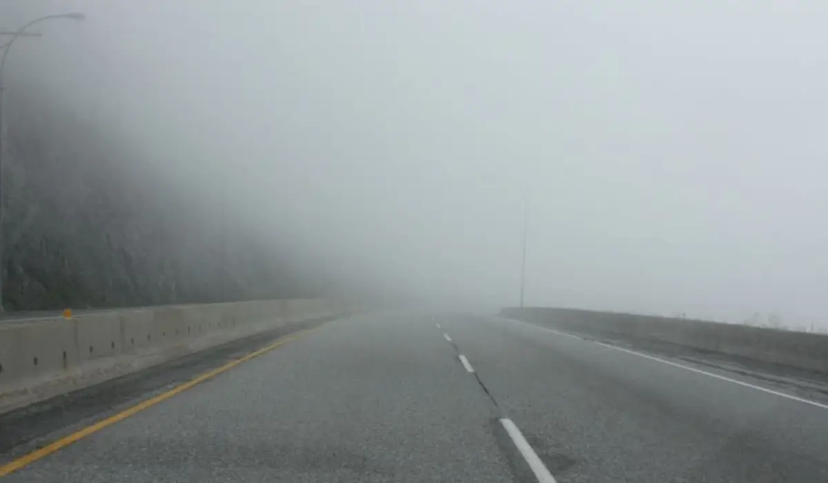 Elimizdiń basym bóliginde jel kúsheıip, tuman túsedi