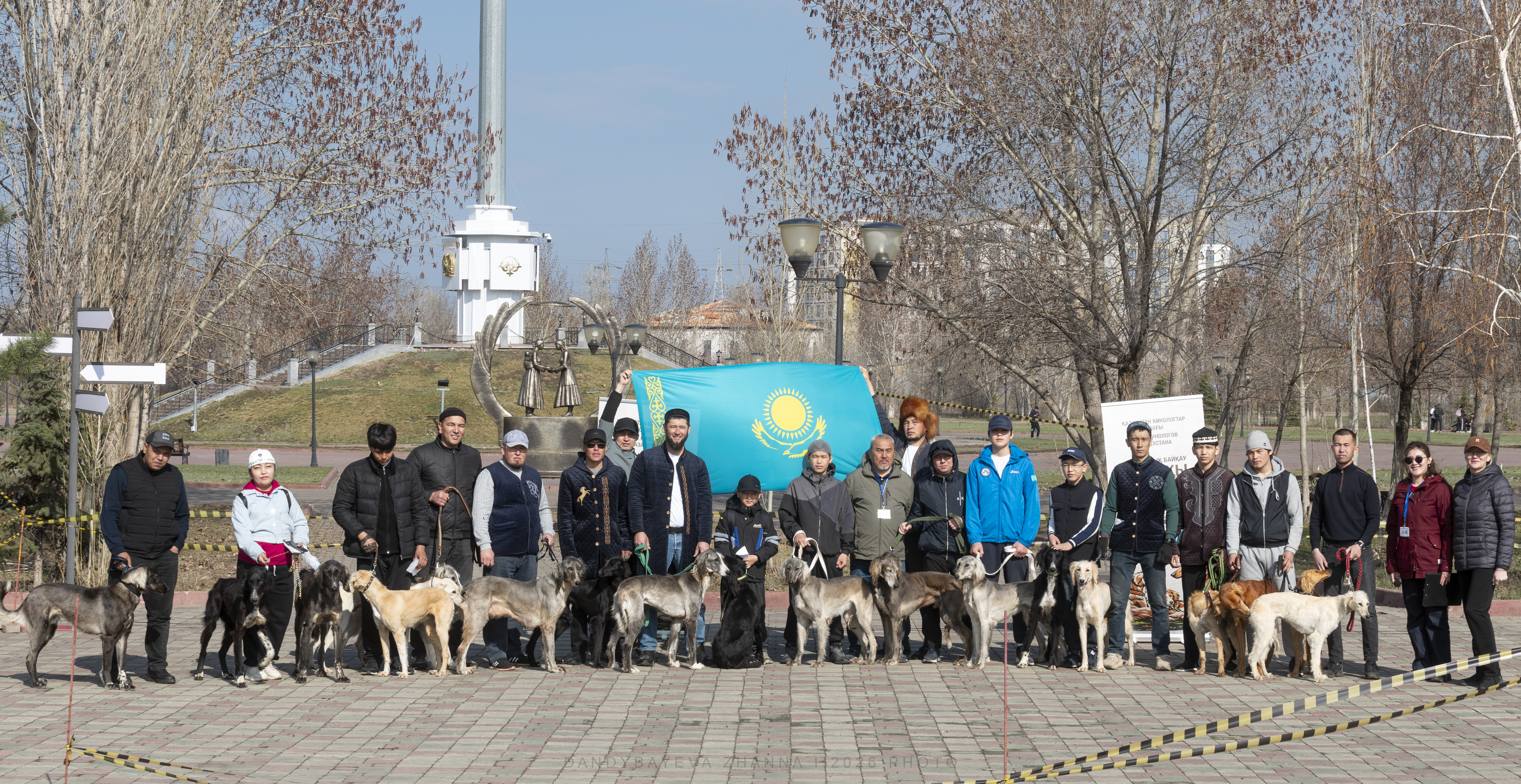 Aqtóbede qazaqy tazynyń úzdik ókilderi tuqymdyq baıqaýda baǵalandy